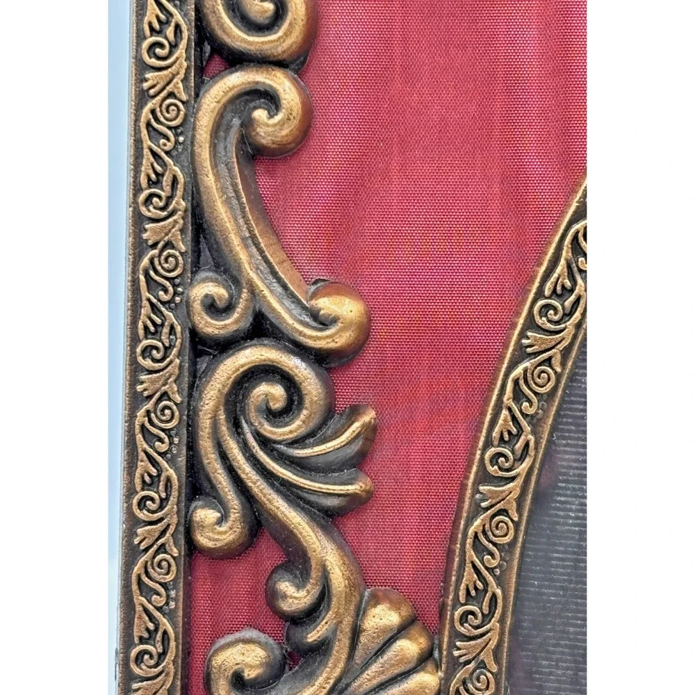 Vintage Ornate Gold Filigree Photo Frame Red Moiré Oval 6.5x4.5‎ Opening Korea